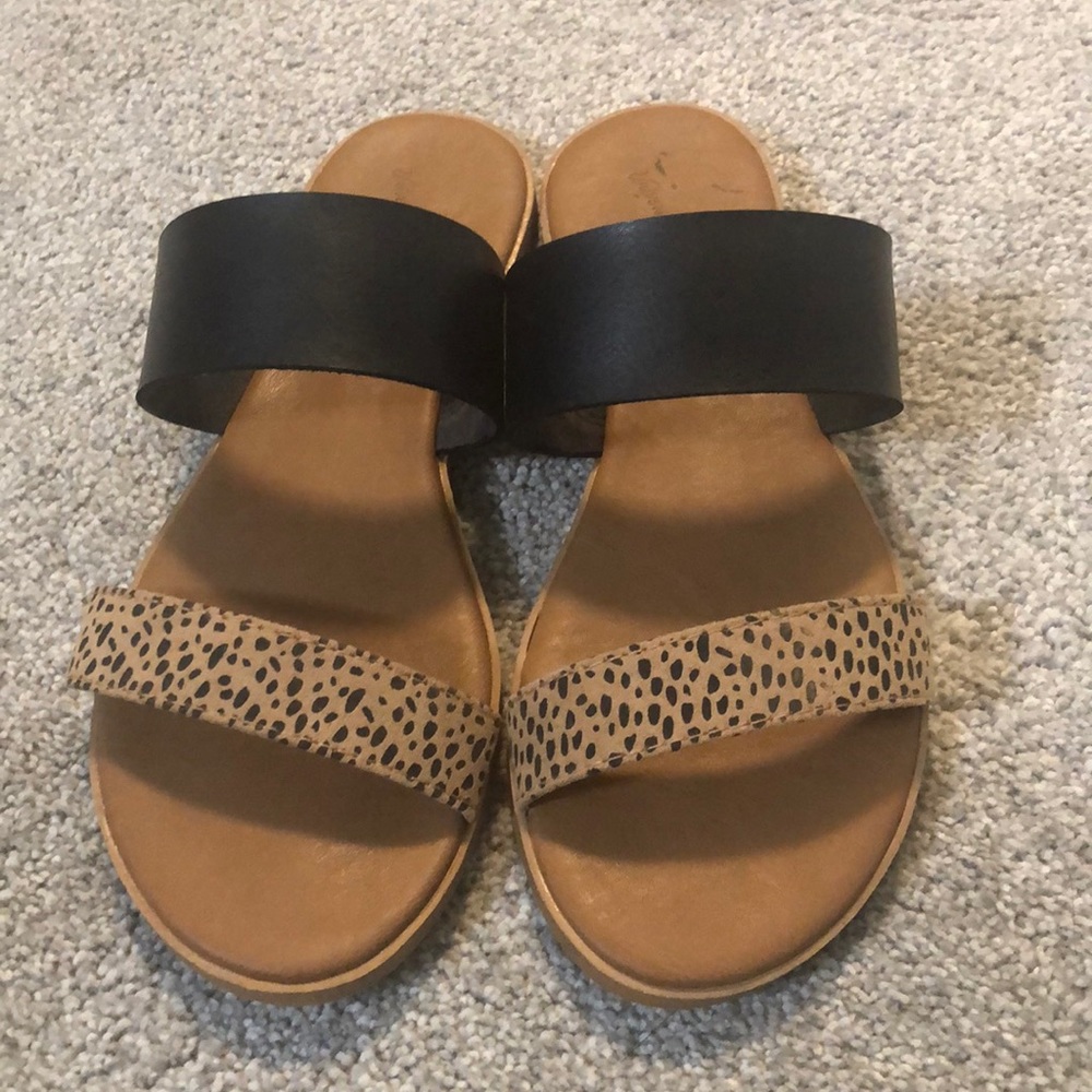 Universal thread sandals